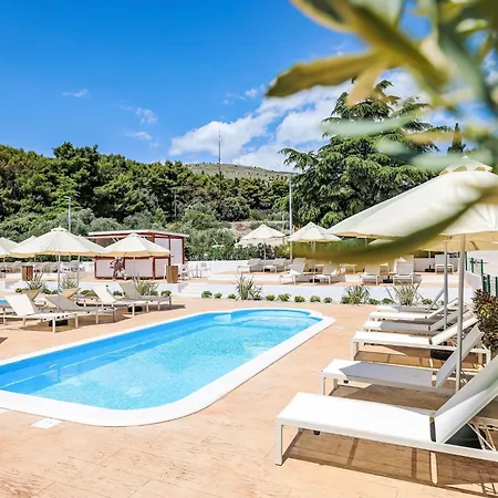 Medena-4 By Interhome * 特罗吉尔